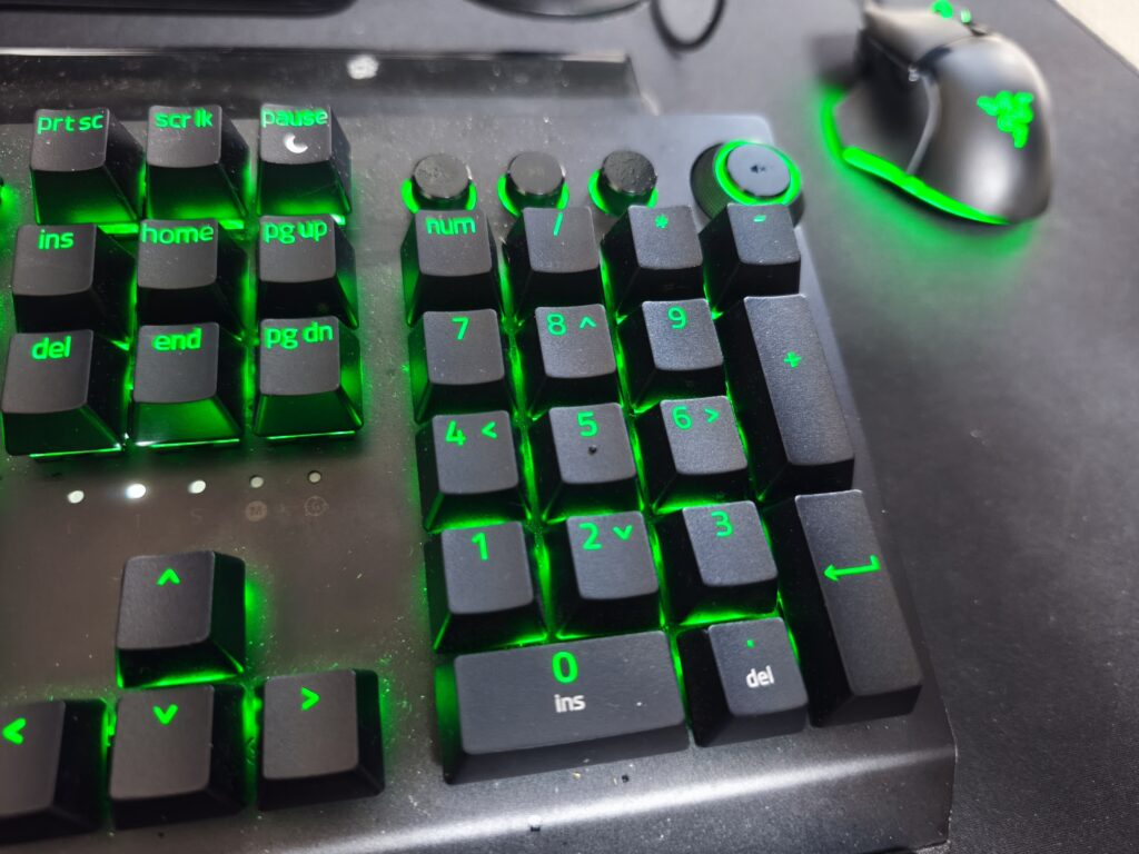 razer-blackwidow-v3-tenkey+buttons