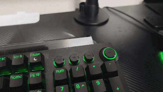 Blackwidow-v3-pro-multifunction-button