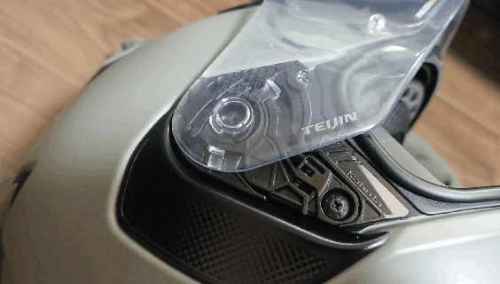 kamui5-windshield-remove-02